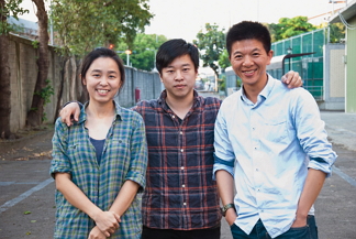  《自造世代》團(tuán)隊(duì)成員右起制作人楊育修、導(dǎo)演蔡牧民、制作人兼創(chuàng)意總監(jiān)賴珮蕓