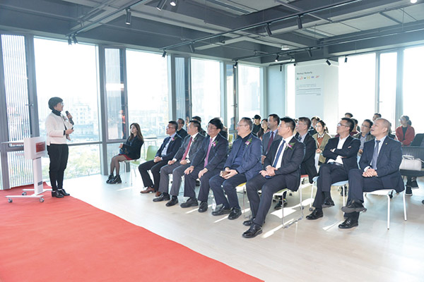 id+c《室內(nèi)設(shè)計(jì)與裝修》雜志主編，南京林業(yè)大學(xué)教授、博士生導(dǎo)師，教育部高校教學(xué)指導(dǎo)委員會(huì)委會(huì)張青萍女士發(fā)言
