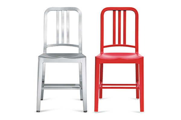 111 Navy Chair，每張由111只可口可樂塑膠瓶回收再制而成。