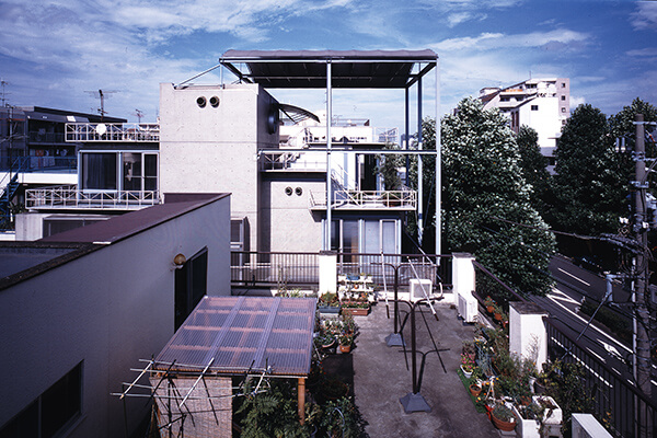 「GAZEBO」住宅以開敞露臺與屋頂花園，增加鄰里互動。